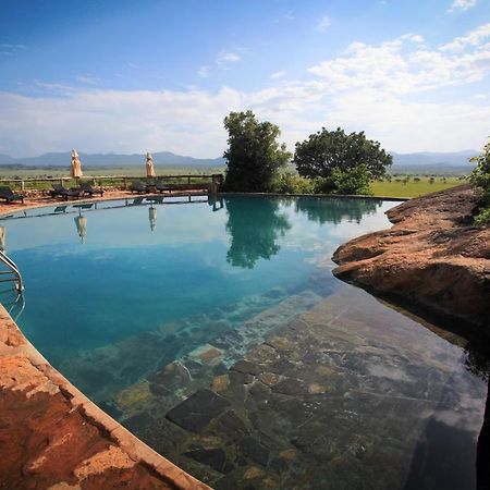 Apoka Safari Lodge Loitanit ภายนอก รูปภาพ