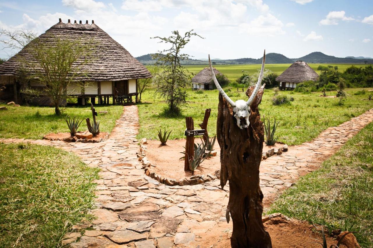 Apoka Safari Lodge Loitanit ภายนอก รูปภาพ